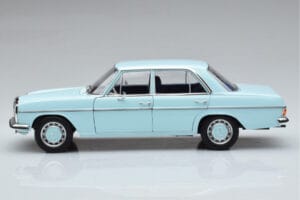 Mercedes 200 W115 Norev 1:18 183777 Metāls — attēls 4 no 7