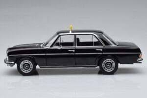 Mercedes 200 W115 Taksometrs Norev 1:18 183776 Metāls — attēls 4 no 7