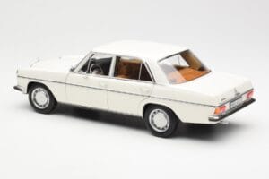 Mercedes 200 W115 Balts Norev 1:18 183770 Metāls — attēls 7 no 8