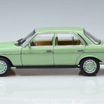 Mercedes 200 W123 Zaļš Norev 1:18 183796 Metāls - image 4 of 7