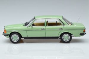 Mercedes 200 W123 Zaļš Norev 1:18 183796 Metāls — attēls 4 no 7