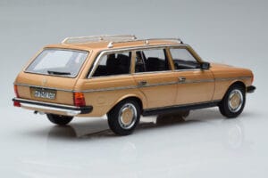 Mercedes 200T S123 Bēšs Norev 1:18 183738 Metāls — attēls 3 no 9