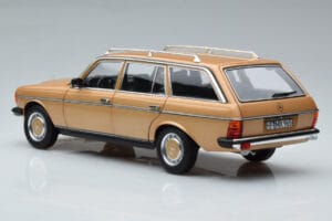 Mercedes 200T S123 Bēšs Norev 1:18 183738 Metāls — attēls 7 no 9