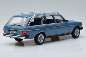 Mercedes 200T S123 Zils Norev 1:18 183737 Metāls — attēls 3 no 7