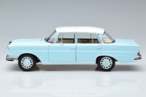 Mercedes 220 S W111 Zils Norev 1:18 183920 Metāls — attēls 4 no 7