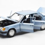 Mercedes 230E W124 Gaiši Zils Metallic Norev 1:18 - image 2 of 8