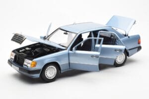 Mercedes 230E W124 Gaiši Zils Metallic Norev 1:18 183945 Metāls — attēls 2 no 8