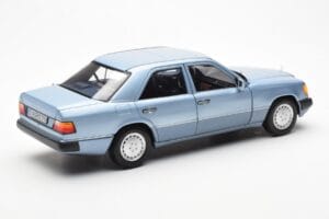 Mercedes 230E W124 Gaiši Zils Metallic Norev 1:18 183945 Metāls — attēls 3 no 8