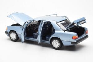 Mercedes 230E W124 Gaiši Zils Metallic Norev 1:18 183945 Metāls — attēls 5 no 8