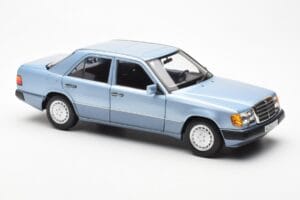 Mercedes 230E W124 Gaiši Zils Metallic Norev 1:18 183945 Metāls — attēls 6 no 8