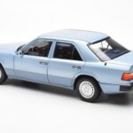 Mercedes 230E W124 Gaiši Zils Metallic Norev 1:18 - image 7 of 8