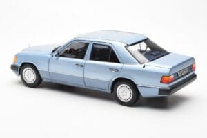Mercedes 230E W124 Gaiši Zils Metallic Norev 1:18 183945 Metāls — attēls 7 no 8