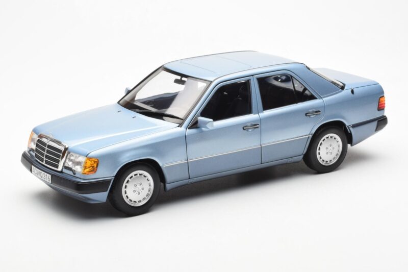 Mercedes 230E W124 Gaiši Zils Metallic Norev 1:18