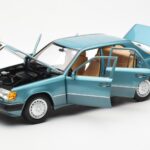 Mercedes 230E W124 Beryl Metallic Dīlera Izdevums Norev 1:18 - image 2 of 8