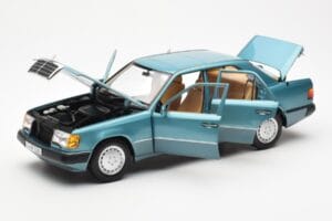 Mercedes 230E W124 Beryl Metallic Dīlera Izdevums Norev 1:18 B66040698 Metāls — attēls 2 no 8