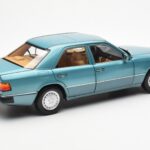 Mercedes 230E W124 Beryl Metallic Dīlera Izdevums Norev 1:18 - image 3 of 8