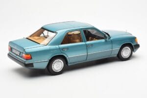 Mercedes 230E W124 Beryl Metallic Dīlera Izdevums Norev 1:18 B66040698 Metāls — attēls 3 no 8