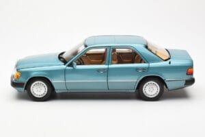 Mercedes 230E W124 Beryl Metallic Dīlera Izdevums Norev 1:18 B66040698 Metāls — attēls 4 no 8