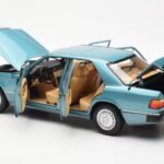 Mercedes 230E W124 Beryl Metallic Dīlera Izdevums Norev 1:18 - image 5 of 8