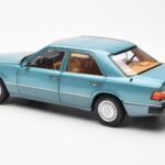Mercedes 230E W124 Beryl Metallic Dīlera Izdevums Norev 1:18 - image 7 of 8