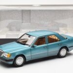 Mercedes 230E W124 Beryl Metallic Dīlera Izdevums Norev 1:18 - image 8 of 8