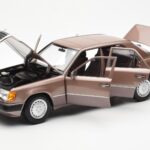 Mercedes 230E W124 Rosewood Metallic Dīlera Izdevums Norev 1:18 - image 2 of 8