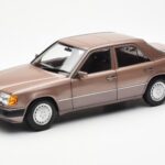 Mercedes 230E W124 Rosewood Metallic Dīlera Izdevums Norev 1:18