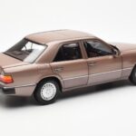 Mercedes 230E W124 Rosewood Metallic Dīlera Izdevums Norev 1:18 - image 3 of 8