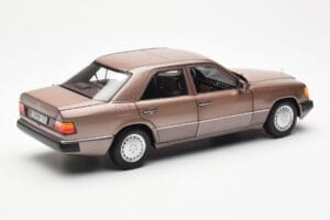 Mercedes 230E W124 Rosewood Metallic Dīlera Izdevums Norev 1:18 B66040697 Metāls — attēls 3 no 8