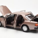 Mercedes 230E W124 Rosewood Metallic Dīlera Izdevums Norev 1:18 - image 5 of 8