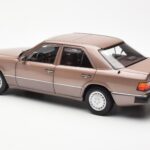 Mercedes 230E W124 Rosewood Metallic Dīlera Izdevums Norev 1:18 - image 7 of 8