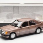 Mercedes 230E W124 Rosewood Metallic Dīlera Izdevums Norev 1:18 - image 8 of 8