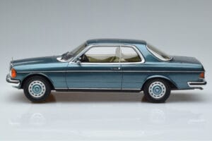 Mercedes 280 CE C123 Zils Otto 1:18 OT627 Sveķi — attēls 3 no 6