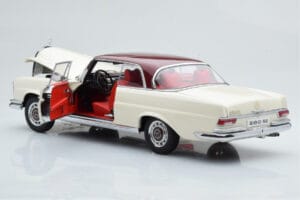 Mercedes 280 SE W108 Balts AUTOart 1:18 76287 Metāls — attēls 3 no 8