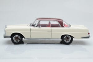 Mercedes 280 SE W108 Balts AUTOart 1:18 76287 Metāls — attēls 5 no 8