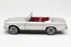 Mercedes 280 SL W113 Pagoda Sudrabs Schuco 1:18 450035000 Metāls — attēls 4 no 8