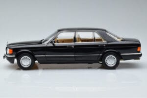 Mercedes 560 SEL W126 Melns Norev 1:18 183793 Metāls — attēls 4 no 7