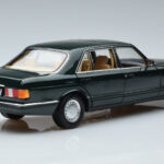 Mercedes 560 SEL W126 Tumšzaļš Metaliks Norev 1:18 - image 3 of 7