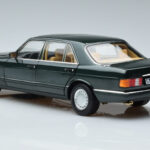 Mercedes 560 SEL W126 Tumšzaļš Metaliks Norev 1:18 - image 6 of 7