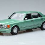 Mercedes 560 SEL W126 Gaiši Zaļš Norev 1:18