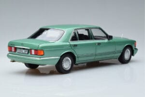 Mercedes 560 SEL W126 Gaiši Zaļš Norev 1:18 183469 Metāls — attēls 3 no 7