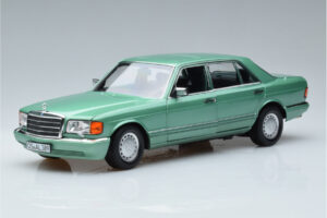 Mercedes 560 SEL W126 Gaiši Zaļš Norev 1:18