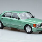 Mercedes 560 SEL W126 Gaiši Zaļš Norev 1:18 - image 5 of 7