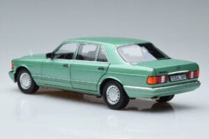 Mercedes 560 SEL W126 Gaiši Zaļš Norev 1:18 183469 Metāls — attēls 6 no 7
