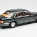 Mercedes 560 SEL W126 Night Zaļš Metālisks Dealer Edition Norev 1:18 - image 3 of 8