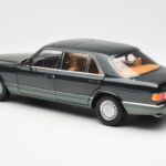 Mercedes 560 SEL W126 Night Zaļš Metālisks Dealer Edition Norev 1:18 - image 7 of 8