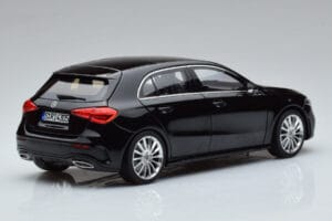 Mercedes A-Class W177 AMG Line Norev 1:18 183861 Metāls — attēls 3 no 7