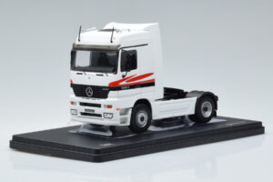 Mercedes Actros MP1 Balts IXO 1:43 TR064