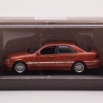 Mercedes C-Class W202 C220 Oranžs Metālisks Dealer Edition Minichamps 1:43 - image 4 of 4