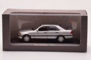 Mercedes C-Class W202 C220 Sudrabs Minichamps 1:43 B66005705-M1 Metāls — attēls 4 no 4
